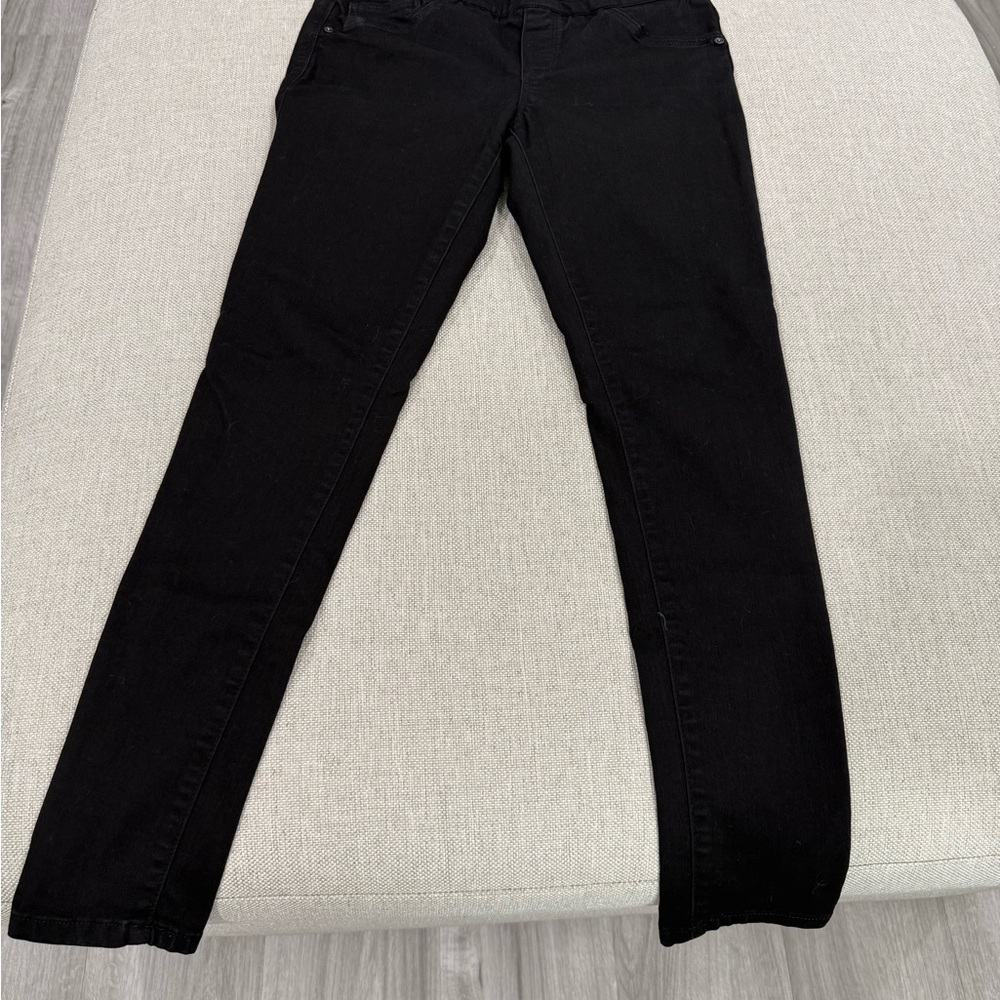 Sleek Black Women's Skinny Jeans